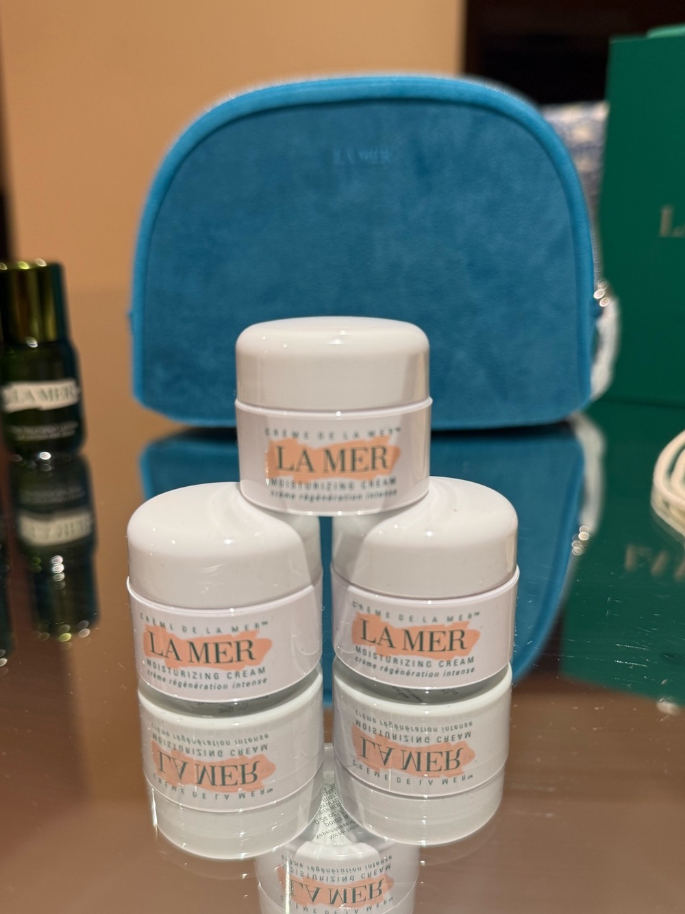 La Mer Luxury Skincare Bundle + Teal Velvet Cosmetic Pouch - Picture 2 of 4